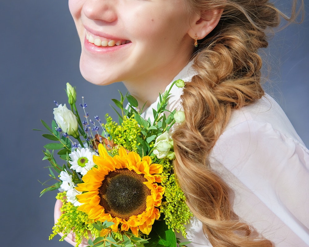 pletenica-cveće-devojka